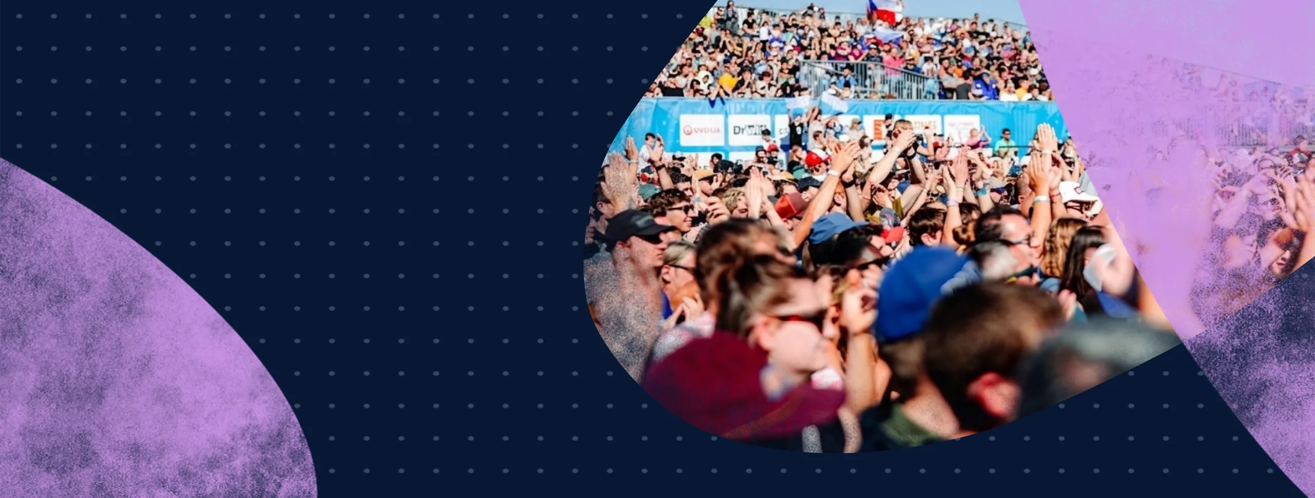 Público con los brazos en alto animando durante una edición anterior del circuito